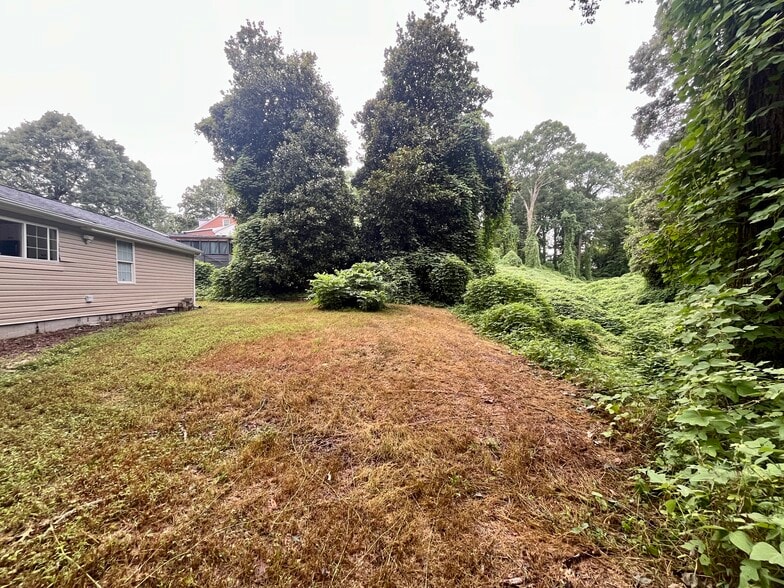 Building Photo - 2010 Simmons St