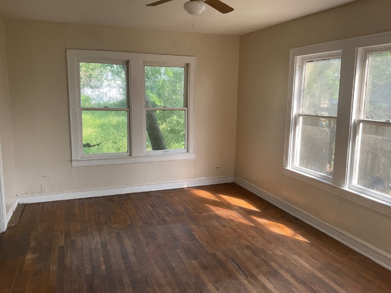 Building Photo - 1825-1823 Reuter Ave