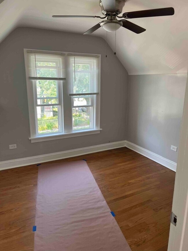 Building Photo - 10434 S Wentworth Ave