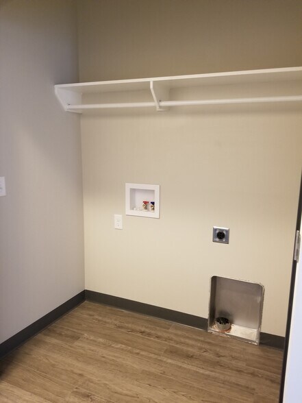 Full Sized Laundry Hook-Ups - 807 South Ave