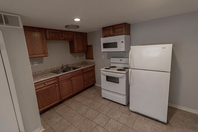 Building Photo - 2510 Quail Dr