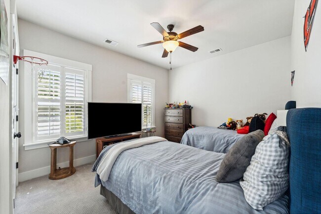 Building Photo - Well maintained home in Fleming Park - Jam...
