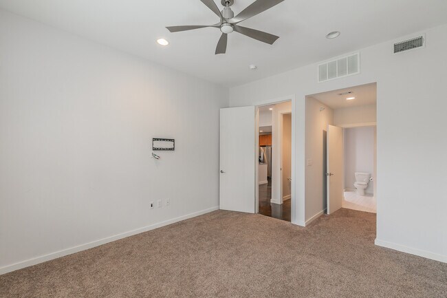 Building Photo - 2608 Museum Way