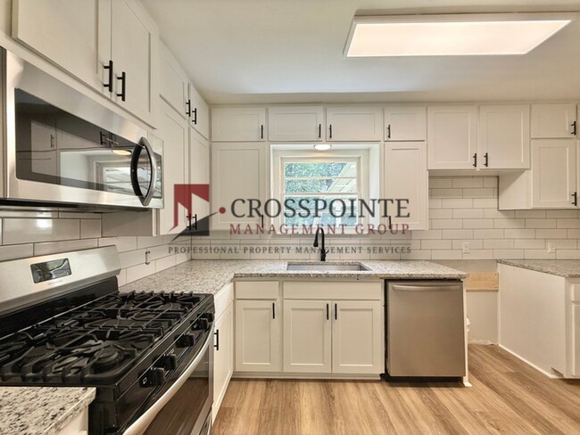 Building Photo - Charming 2 Bedroom, 1 Bathroom Home with a Bonus Room!