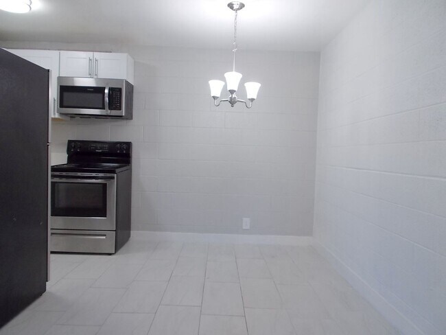 Building Photo - Cozy 1-Bed Condo in Las Vegas in Convenient Location