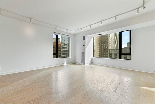 Building Photo - 220 Boylston St