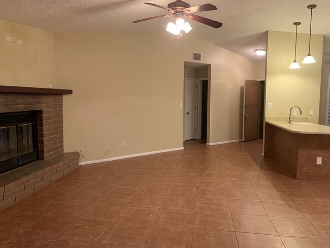 Building Photo - 2220 S Iris Dr
