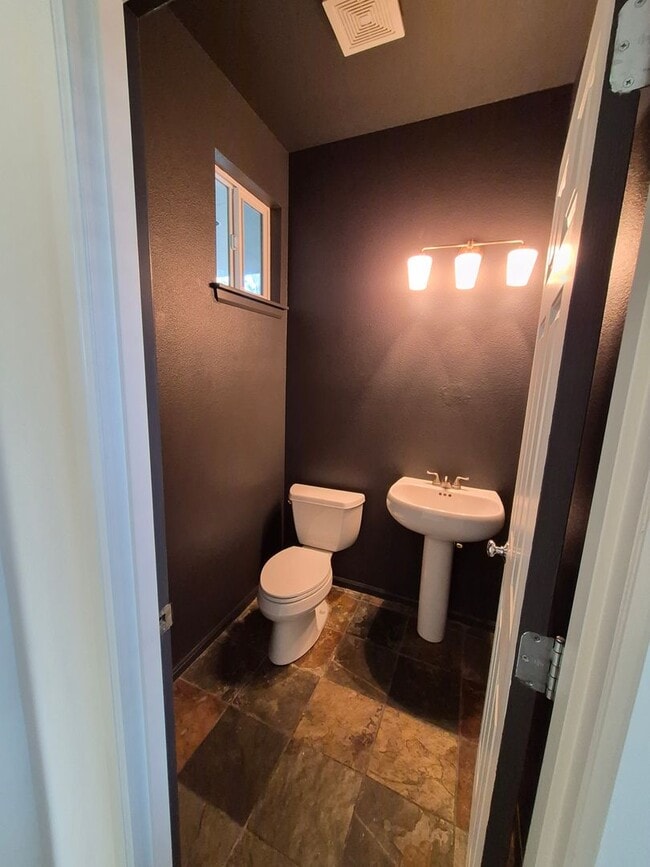 Building Photo - 3 Bed 2.5 Bath - The Parks at Broken Top.