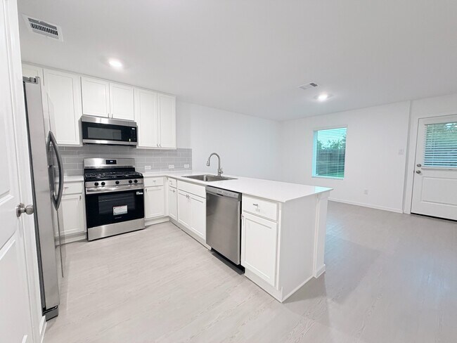 Building Photo - 945 Pertuso Ln