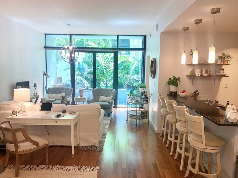 Bright and airy living space with floor to ceiling windows - 400 4th Ave S