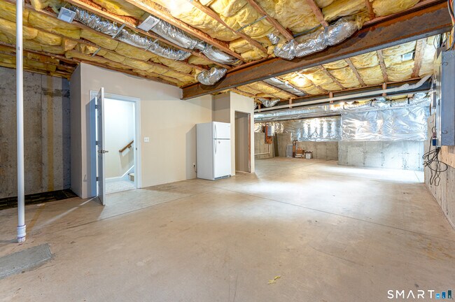 Building Photo - 1 Ridgeview Dr
