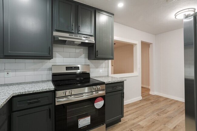 Building Photo - 600 NW 33rd St