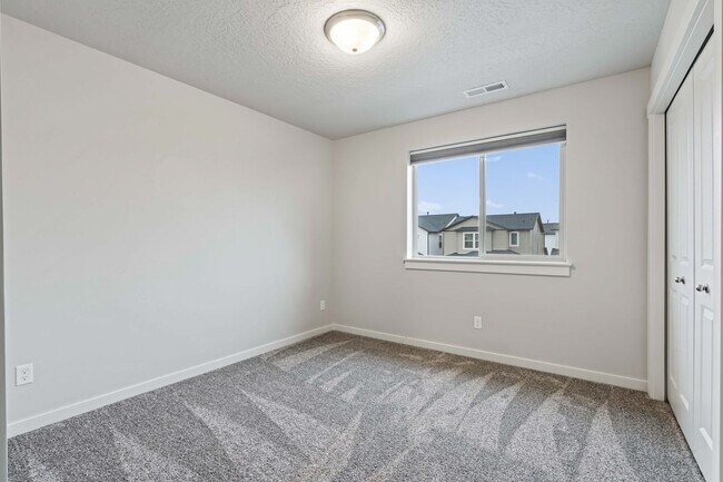 Building Photo - LOCATION!! Pristine Newer 4BR/2.5BA Home in Meridian’s Verado Subdivision