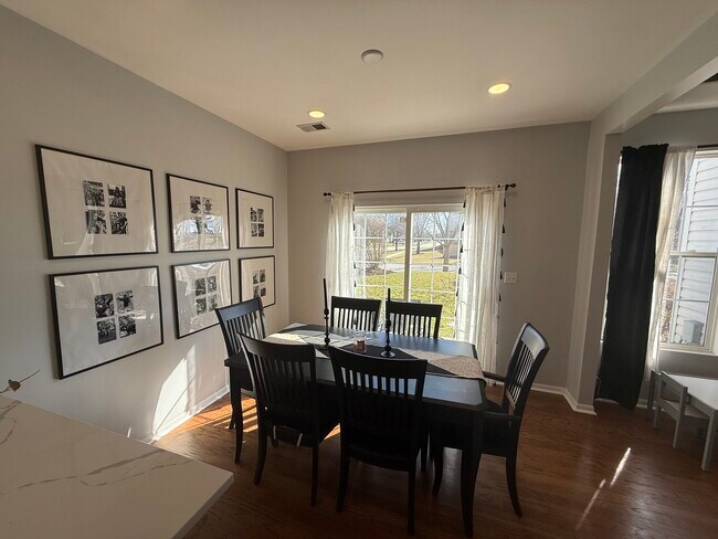 Building Photo - 610 Lakeridge Ct