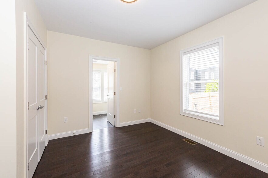 Building Photo - 59 Catherine St