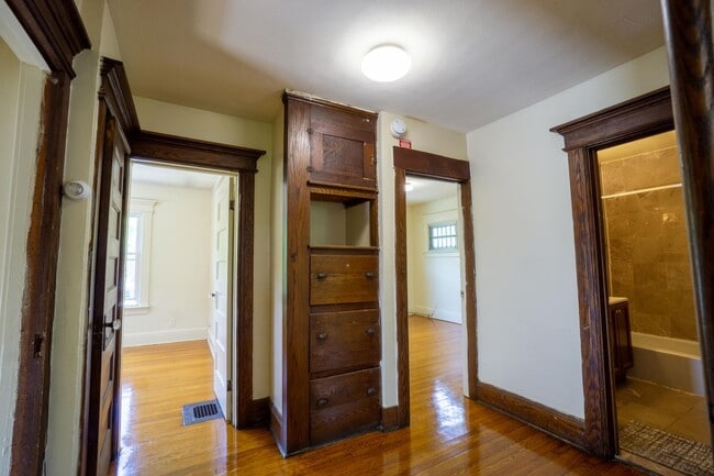 Building Photo - Single Family Home Available 6/1/26