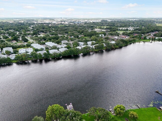 Building Photo - Riverwalk Retreat: Updated 3BR Townhome in...