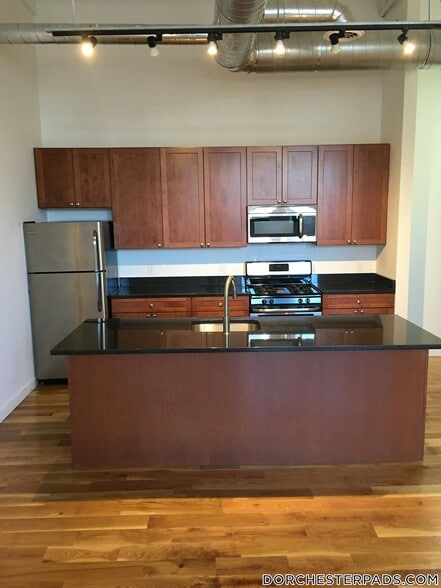 Building Photo - 600 Columbia Rd