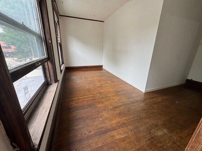 Building Photo - 215 N Paterson St
