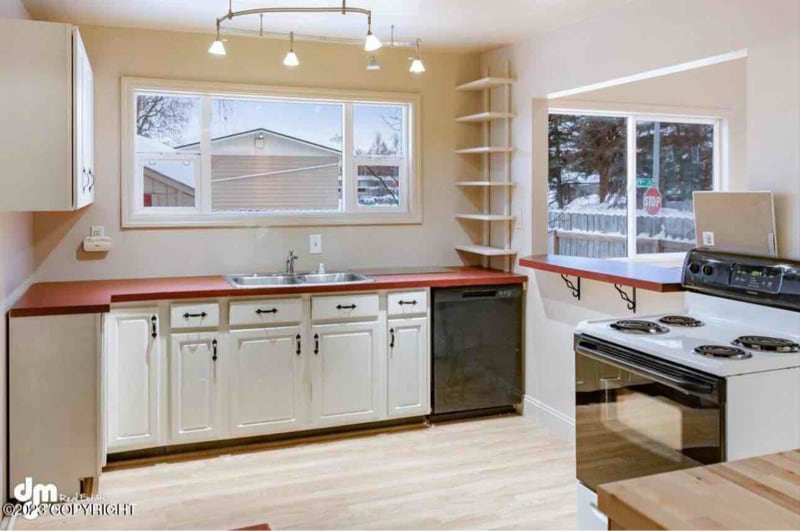 Building Photo - 2807 Turnagain St
