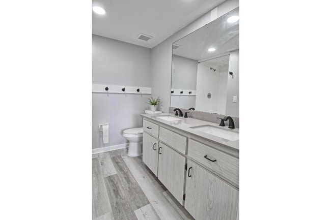 Building Photo - Gorgeous New Remodel! Pine Haven Condo in Bonita Springs!