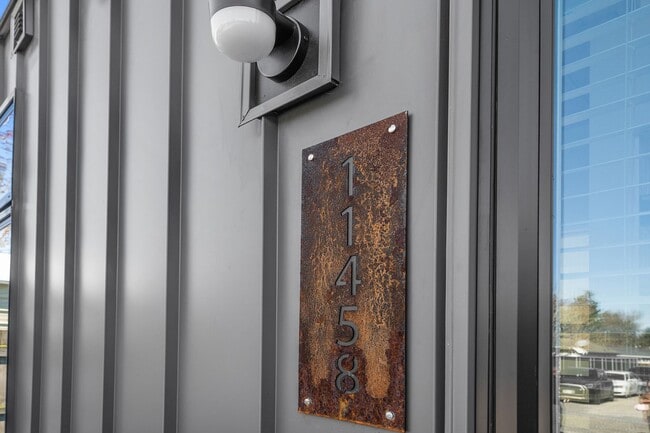 Building Photo - Morris Street Commons Modualr Living! 2/1 55+ Community Living!