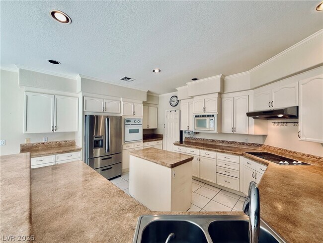 Building Photo - 2429 Tour Edition Dr