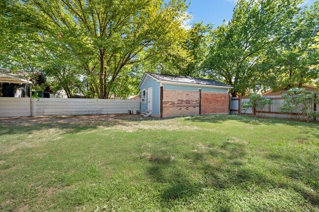 Building Photo - ALL BILLS PAID spacious 1-1