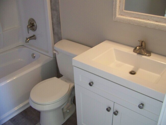 Building Photo - WATERS EDGE