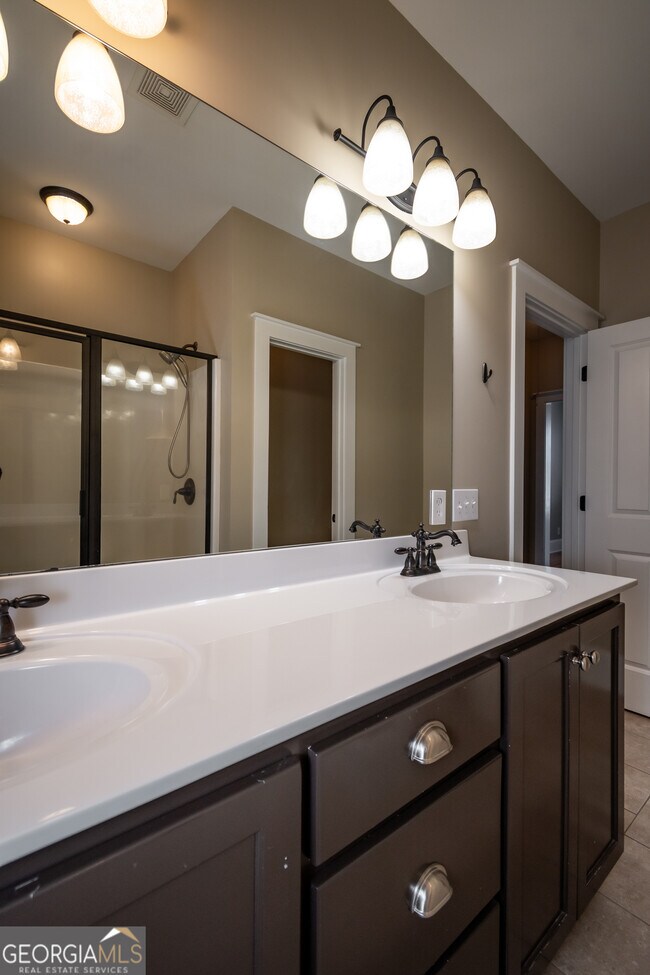 Building Photo - 83 Charter Oak Dr