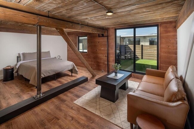 Building Photo - 200 Barrett St