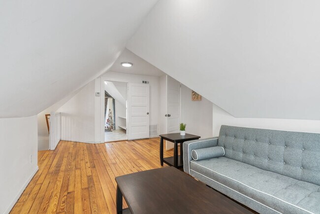 Building Photo - 3532 Greenwood Blvd