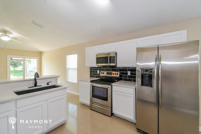 Building Photo - 15259 Bareback Dr