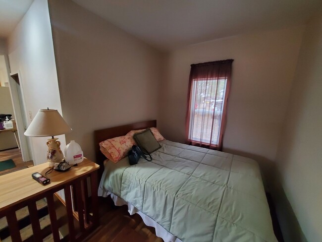 Building Photo - Remodeled, nice and clean house in Clay Ce...