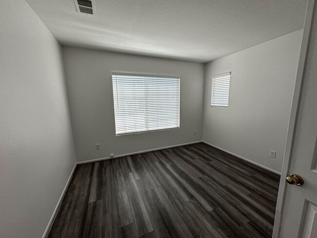 Building Photo - Charming 3-Bedroom Home with Large Loft with a Private Yard & Community Pool in Valencia!