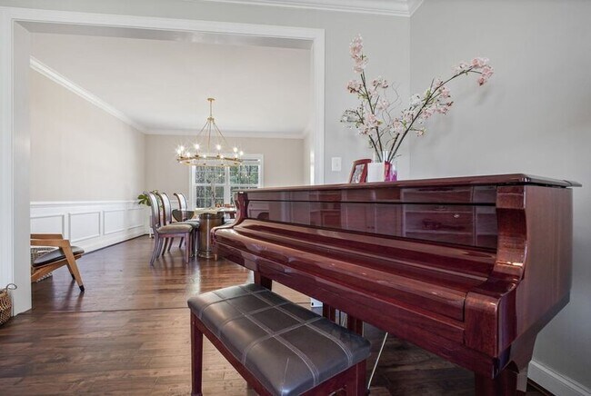 Building Photo - 9366 Alder Dr