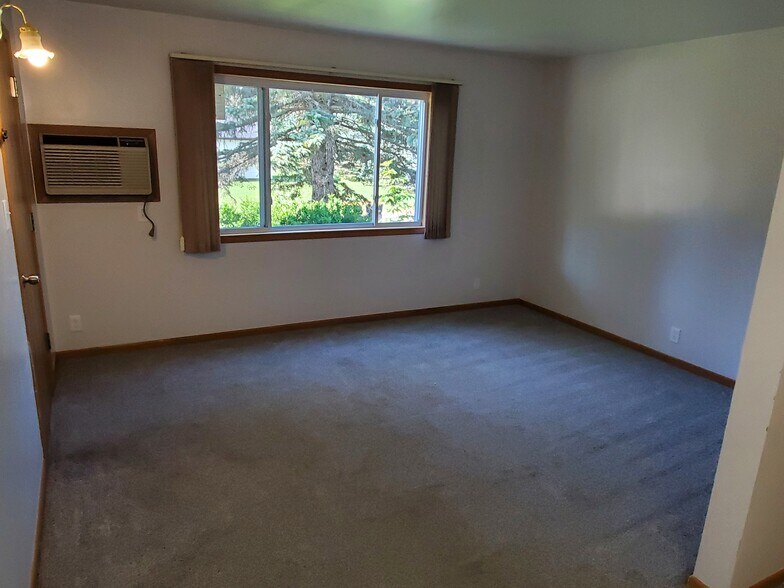 Primary Photo - 2310 Radtke Ave