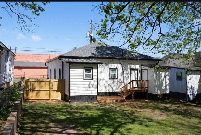 Building Photo - 1515 Jonesboro Rd SE