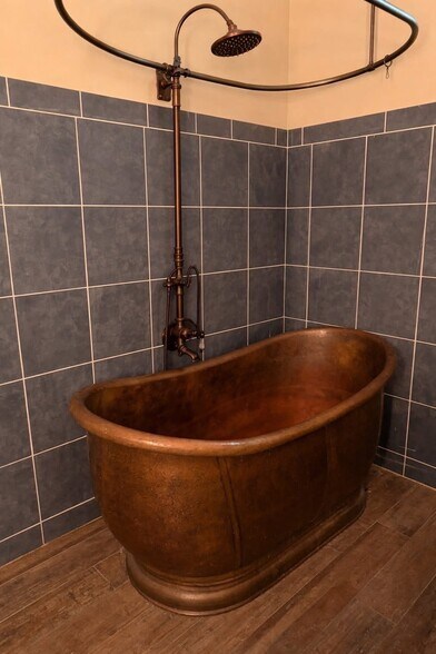 Building Photo - 76 Main St