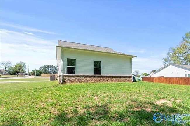 Building Photo - 15176 Blendor Crooks Dr
