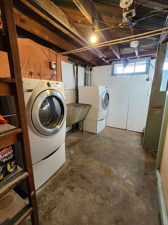 Building Photo - Price Reduced!! Charming home in Wash Park West neighborhood!!