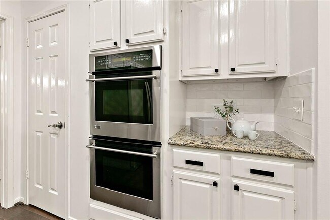 Building Photo - 304 E Golden Arrow Cir