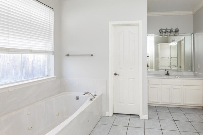 Building Photo - 6235 Gracemount Ln