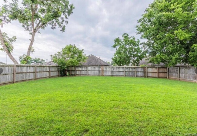 Building Photo - 701 Stoneybrooke Way