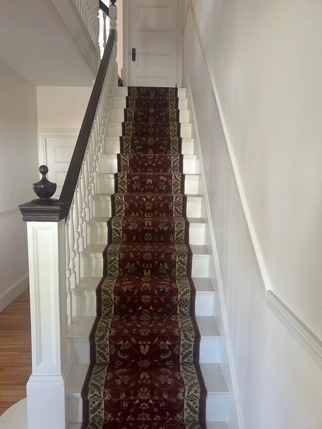 Building Photo - Beautiful 3BR/1.5BA Home Available Septemb...