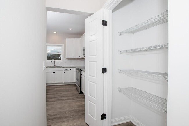 Building Photo - 932 Camden Ct