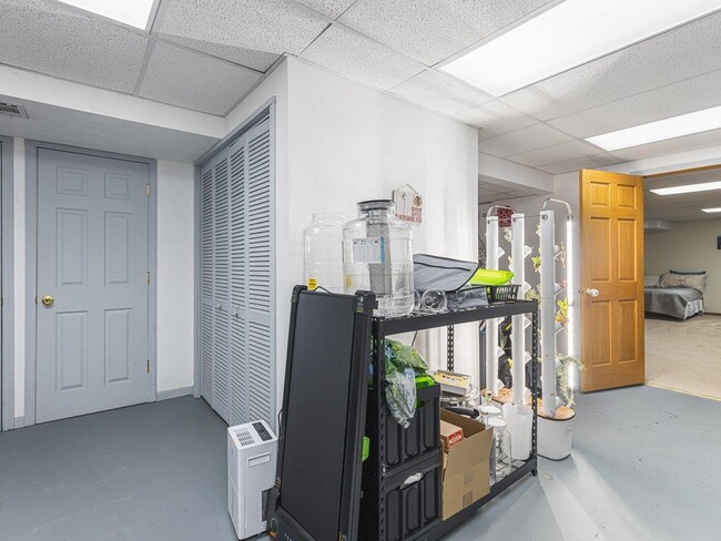 Building Photo - 251 Ashbourne Dr