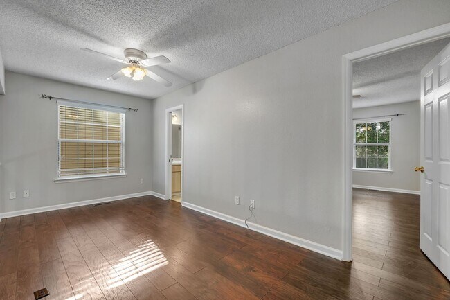 Building Photo - East Tallahassee Townhome