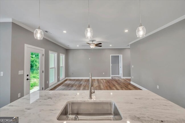 Building Photo - 110 Ryan St