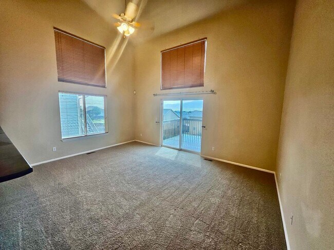 Building Photo - Beautiful 3 bedroom home available with mo...